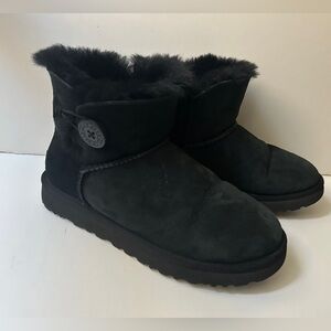 Women’s UGG Mini Bailey Black Boots 9